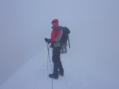 004-Im dichten Nebel auf dem schmalen Gipfelgrat
